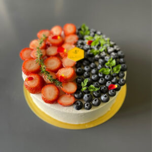 ジェンダーリビールケーキ（イチゴ＆ブルーベリー）