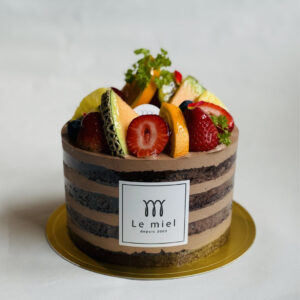 チョコ生クリームデコレーション（フルーツ飾り）