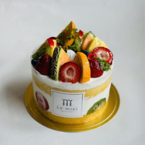 生クリームデコレーション（フルーツ飾り）